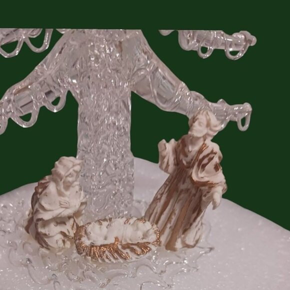 Silvestri Glass Nativity Scene With Christmas Tree Figurine - Picture 6 of 9
